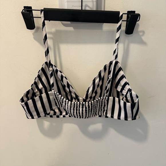 COMMENSE OFFICIAL LONG SLEEVE STRIPE TOP AND BRALETTE - Picture 6 of 7